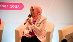 Dokter gigi sekaligus guru besar ilmu periodonsia Universitas Padjadjaran (Unpad) Profesor Amaliya mengumpamakan gigi dan gusi seperti pohon dan tanah, Jakarta (17/12/2025). Foto: Liputan6.com/Ade Nasihudin.