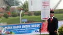 Dirut PT Pertamina, Dwi Soetjipto memimpin upacara peringatan kemerdekaan Indonesia ke-71 di Terminal BMM, Manokwari, Papua Barat, Rabu (17/8). Upacara diikuti ratusan karyawan BUMN dari berbagai instansi. (Liputan6.com/Helmi Fithriansyah)