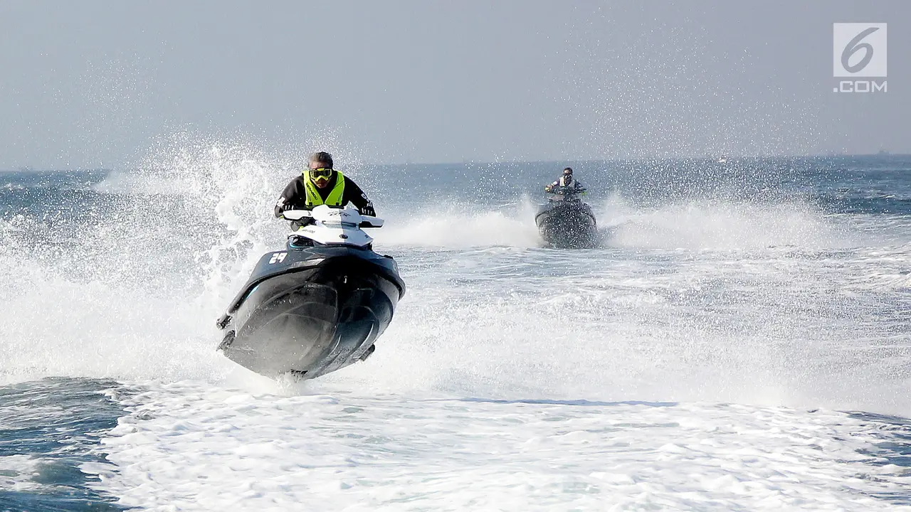 Serunya Bermain Jet Ski di Pulau Pramuka