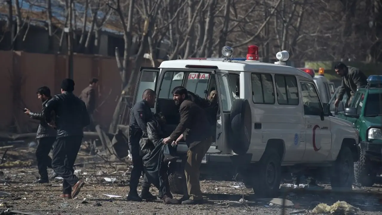 Korban Tewas Bom Ambulans di Afghanistan Mencapai 95 Orang