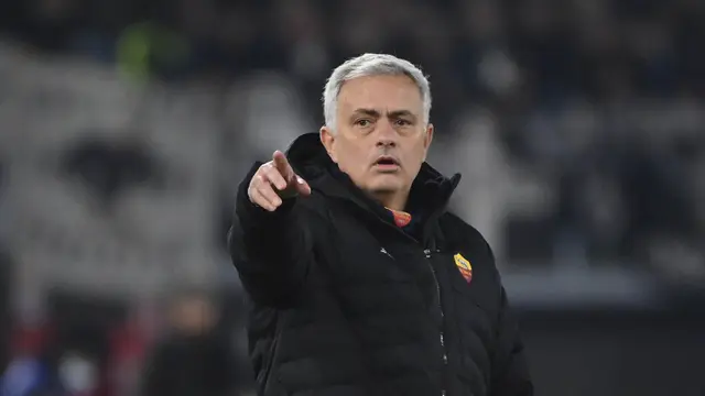 Foto: Gol Mantan Bek Manchester United dan Kartu Merah Anak Kesayangan Jose Mourinho Warnai Kemenangan AS Roma atas Spezia di Liga Italia