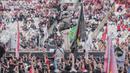 Mereka sempat memperlihatkan salam metal hingga disambut riuh simpatisan, pendukung dan relawan. (Liputan6.com/Angga Yuniar)