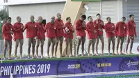 Timnas polo air putra Indonesia setelah mengalahkan Malaysia 14-7 pada SEA Games 2019 di Aquatic Center, Clark, Filipina. (Bola.com/Muhammad Iqbal Ichsan)