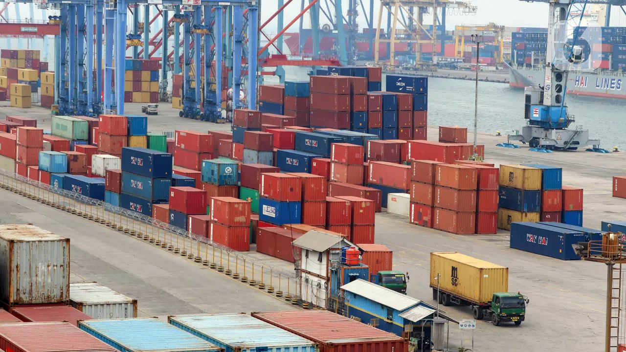 FOTO: Neraca Perdagangan Januari 2022 Surplus USD 930 Juta