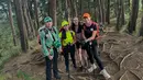 <p>Mereka berubah haluan dari rencana semual, yaitu Gunung Rinjani. "Dari yang asalnya mau ke Rinjani dll lah, namun kita ngga nemu jadwal kosong yg panjang," ungkapnya. (foto: Instagram/ yurayunita)</p>