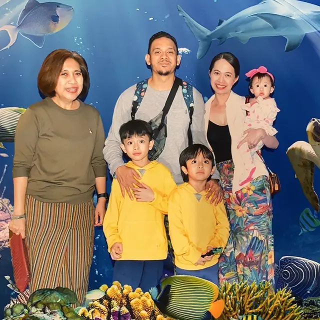 6 Potret Verlita Evelyn 'Cinta Fitri' dan Keluarga, Selalu Harmonis