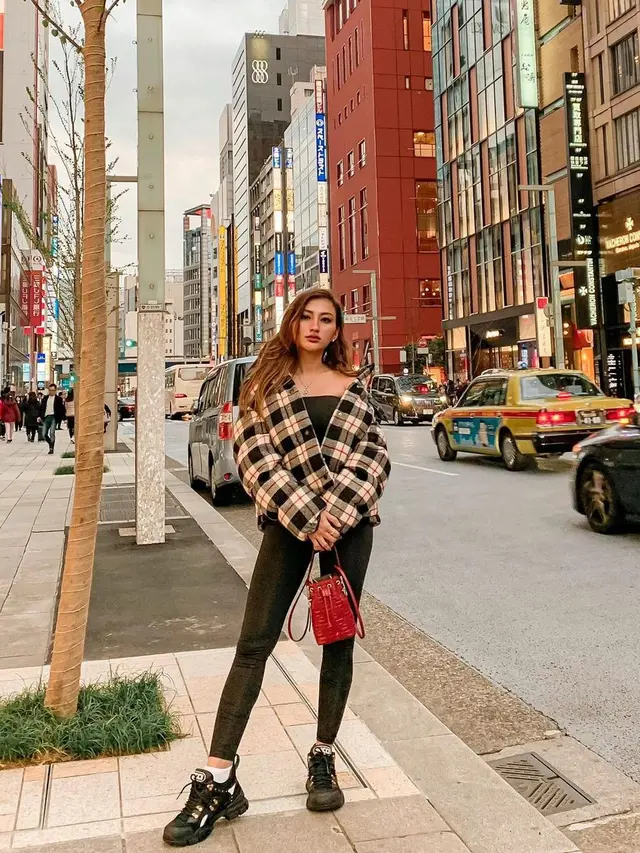 Selebgram Davina Dee dari Surabaya. (Foto: Instagram @davinadee_)