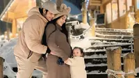6 Potret Bahagia Via Vallen Umumkan Kehamilan Kedua di Tengah Salju Jepang