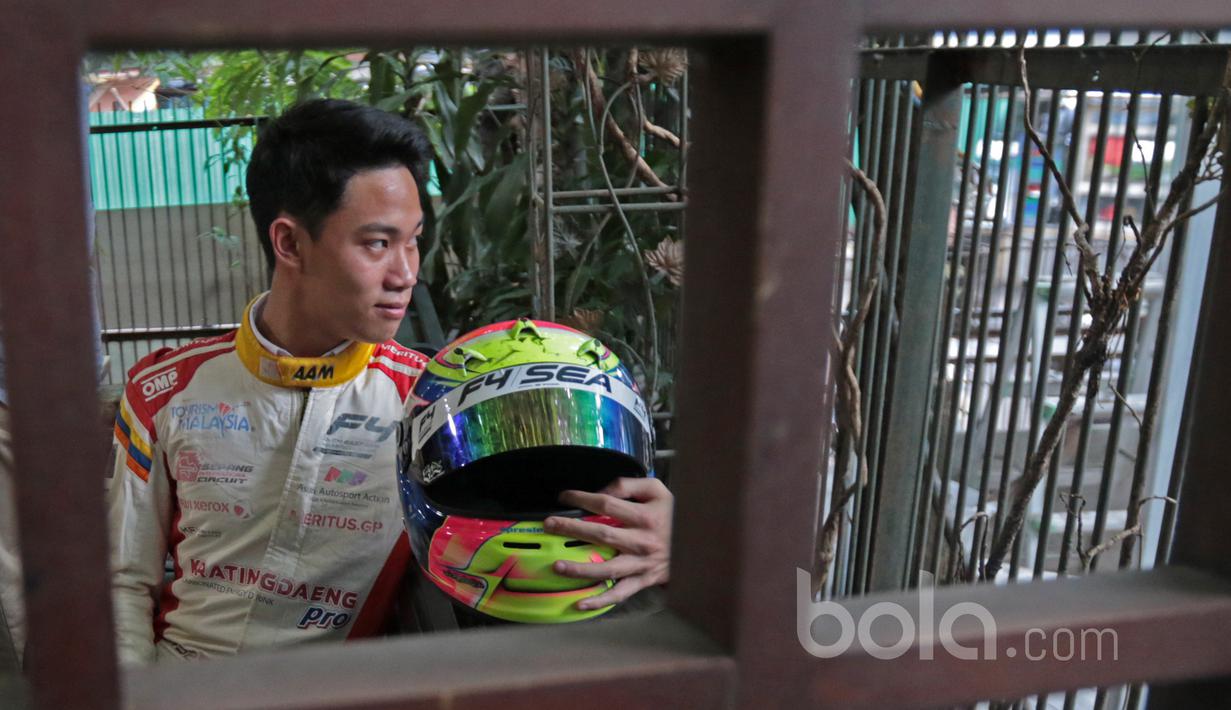 Presley menjadi juara umum Formula 4 SEA dengan mengalahkan dua rivalnya, Faine Kahia (Selandia Baru) dan Akash Gowda (India). (Bola.com/Nicklas Hanoatubun)