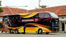 Nusantara Gemilang Conqueror DD milik PO Nusantara dengan livery edisi ulang tahun ke-50. (Source: Instagram/@zikri_768)