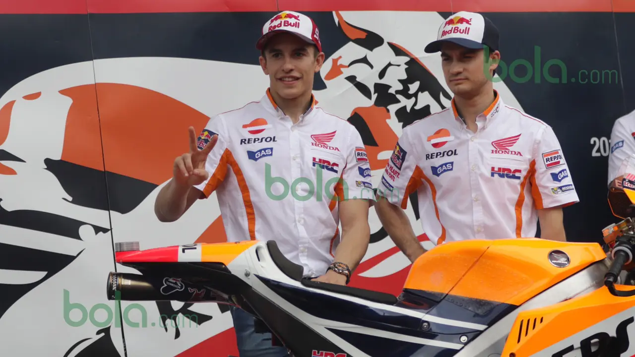 Marc Marquez (kiri) dan Dani Pedrosa