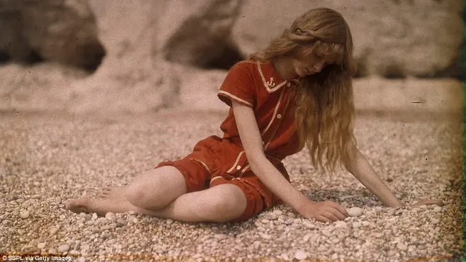 Gadis Misterius dalam Foto Berwarna Pertama di Bumi