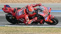 Marc Marquez mengambil peluang pertama untuk kembali jadi juara dunia MotoGP. (Lillian SUWANRUMPHA/AFP)