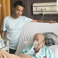 Ruben Onsu terharu dan bangga melihat perhatian Sarwendah pada Ayahnya.