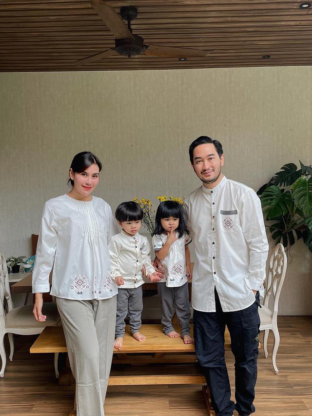 4 Tahun Jalani Rumah Tangga, Ini 7 Momen Mesra Syahnaz dan Ritchie Ismail