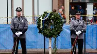 Peringatan setahun terjadinya peristiwa bom Boston juga ditandai dengan peletakan sebuah karangan bunga di sekitar lokasi, Selasa (15/4/2014). (AFP/Jared Wickerham) 