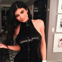 Kylie Jenner selalu hadir dengan hal-hal yang mengejutkan. Di awal tahun 2017 ini, Kylie datang dengan kabar ingin membatasi diri dalam penggunaan media sosial. Ia tidak akan mengunggah hal yang bersifat pribadi. (Instagram/Kyliejenner)
