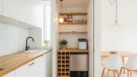 8 Inspirasi Mini Bar Dapur Minimalis untuk Rumah Kecil yang Bikin Dapur Makin Estetik