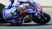 Pembalap Movistar Yamaha, Maverick Vinales gagal mendapatkan modal bagus jelang balapan MotoGP Catalunya 2017. (Josep LAGO / AFP)