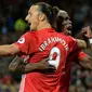 Dua pemain Manchester United, Zlatan Ibrahimovic dan Paul Pogba, merayakan gol ke gawang Southampton. Ibrahimovic resmi kembali perkuat Manchester United. (AFP/Oli Scarff)