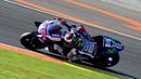 Jorge Lorenzo menjadi pebalap tercepat pada sesi kualifikasi MotoGP Valencia, Sabtu (12/11/2016). Dia merebut pole position usai mengungguli dua rivalnya, Marc Marquez dan Valentino Rossi. (AFP/Jose Jordan)