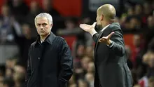 Manajer Manchester United Jose Mourinho (kiri) dan manajer Manchester City Pep Guardiola dalam sebuah pertandingan di Old Trafford, pada 2016. (AFP/Oli Scarff)