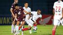 Gol balasan Persipura akhirnya lahir di menit ke-34. Feri Pahabol berhasil mencetak gol cantik yang mengarah ke sudut kanan gawang PSM. (Bola.com/Bagaskara Lazuardi)
