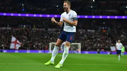 Harry Kane - Salah satu pemain terbaik di dunia ini akan mengisi lini serang The Three Lions. Penampilannya yang impresif dengan mecetak 23 gol dan 14 assist bersama The Lilywhites pada musim ini, mengantarkannya pada gelar top skor dan top assist di Liga Inggris. (Foto: AFP/Glyn Kirk)