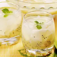 Es kelapa muda gula merah. (Foto: resepmasakankue.com)