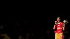 Carolina Marin, sang juara dunia 2014 berhasil mempertahankan gelarnya di nomor tunggal putri setelah mengalahkan unggulan kedua dari India, Saina Nehwal. Minggu (16/8/2015). (Bola.com/Arief Bagus)