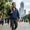 Cuaca Sulit Diprediksi, Jaket Parasut Jadi Andalan untuk Tetap Nyaman dan Trendi
