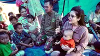 Ia juga turut serta memberikan penghiburan kepada masyarakat serta anak-anak yang ada di tenda pengungsian. Didampingi relawan, Ashanty juga turut serta mendengarkan berbagai cerita masyrakat saat gempa terjadi serta kondisi di pengungsian. (Liputan6.com/IG/@ashanty_ash)