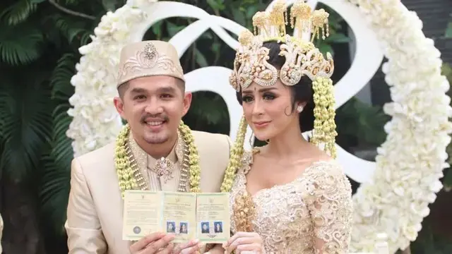 Umumkan Cerai, Ini 7 Potret Selvi Kitty dan Rangga Ilham yang Kini Jadi Kenangan