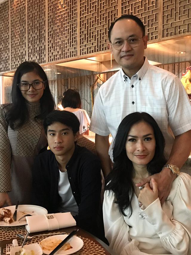 [Bintang] Keluarga Iis Dahlia