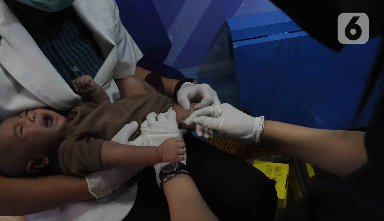 Bayi akan mendapatkan masing-masing 3 dosis vaksin rotavirus dengan jarak 4 minggu antar dosis.  (merdeka.com/Imam Buhori)