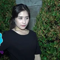 Prilly Latuconsina tidak mau hubungannya dengan Teuku Rassya disebut sebagai teman tapi mesra. Menurut Prilly ia lebih nyaman jika menganggap Rassya sebagai orang spesial saat ini.