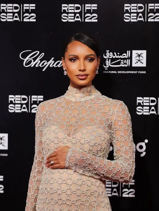 Dengan begitu, Jasmine Tookes mengalahkan nama-nama terkenal seperti Gal Gadot, Emma Watson, Ana De Armas, dan pemenang tahun sebelumnya, Lisa BLACKPINK.