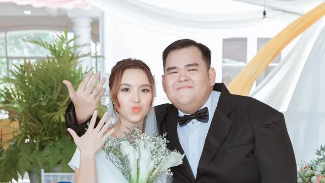 6 Potret Pernikahan Philip de May 'Anak Langit', Digelar Intimate Bareng Keluarga