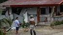 Gempa mendorong penduduk untuk mengungsi ke tempat yang lebih tinggi atau tempat penampungan darurat karena kekhawatiran gempa susulan. (Jam STA ROSA/AFP)