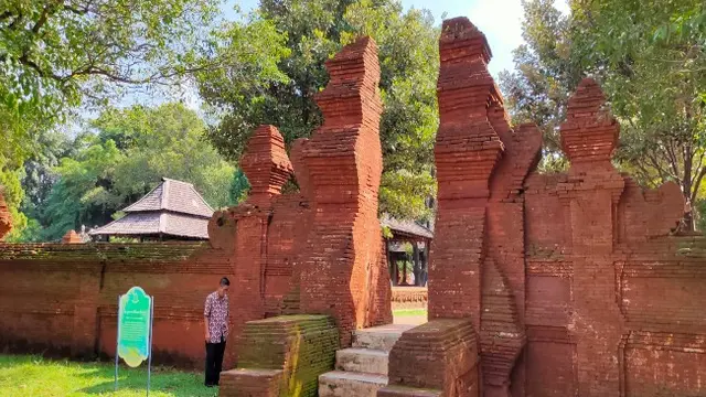 Asal Usul Keraton Kasepuhan Cirebon Dalam Sebuah Relief Banteng