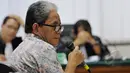 Mantan pegawai Dishub DKI, Hasbi Hasibuan menjadi saksi di sidang Udar Pristono di Pengadilan TIPIKOR, Jakarta, Rabu, (06/05/2015). Dalam kesaksian nya Hasbi mengatakan Udar telah mencairkan dana proyek Bus TransJakarta. (Liputan6.com/Andrian M Tunay)