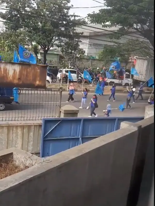 Aksi Demo di Bandung Tetap Pakai Social Distancing ini Viral