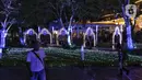 Dekorasi Natal menghiasi mal Central Park, Jakarta, Rabu (11/12/2019). Sejumlah pusat perbelanjaan di Jakarta mulai memasang dekorasi Natal untuk menarik minat pengunjung agar datang dan berbelanja. (Liputan6.com/Johan Tallo)