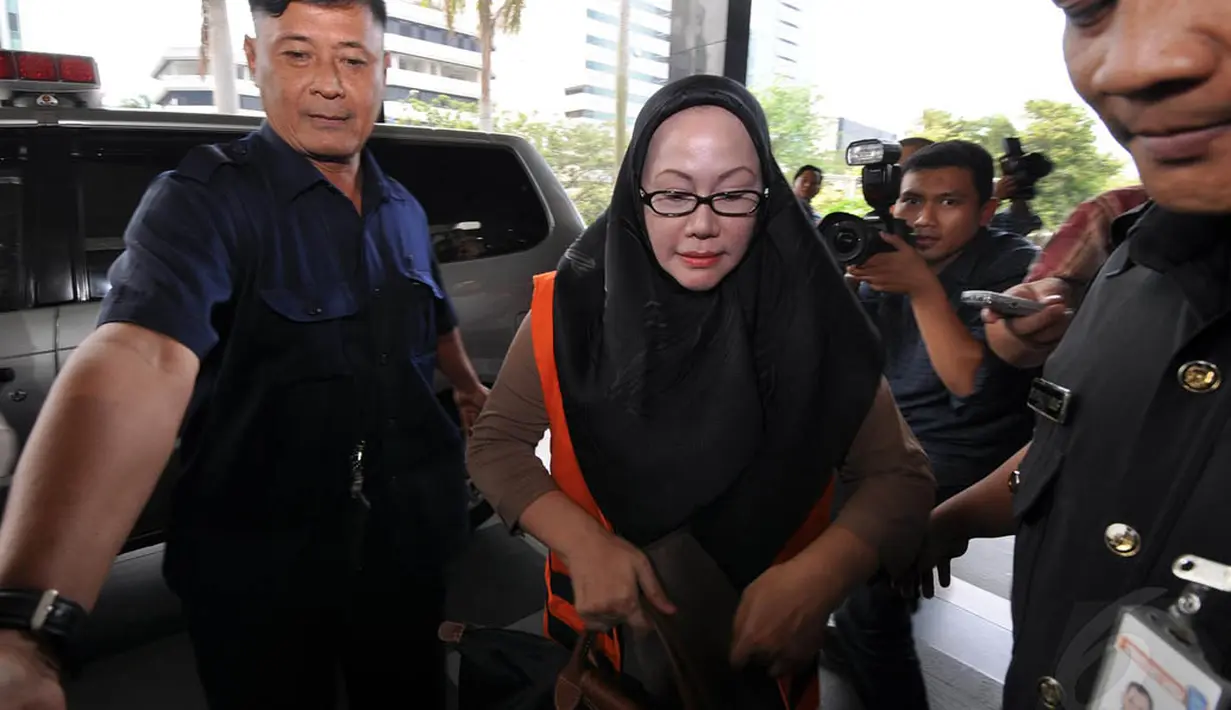 Ratu Atut Chosiyah kembali menjalani pemeriksaan di Gedung KPK, Jakarta, Rabu (5/11/2014). (Liputan6.com/Miftahul Hayat)