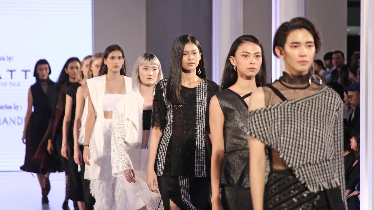 Aksi desainer muda di Runway Hits Fashion Nation 2018