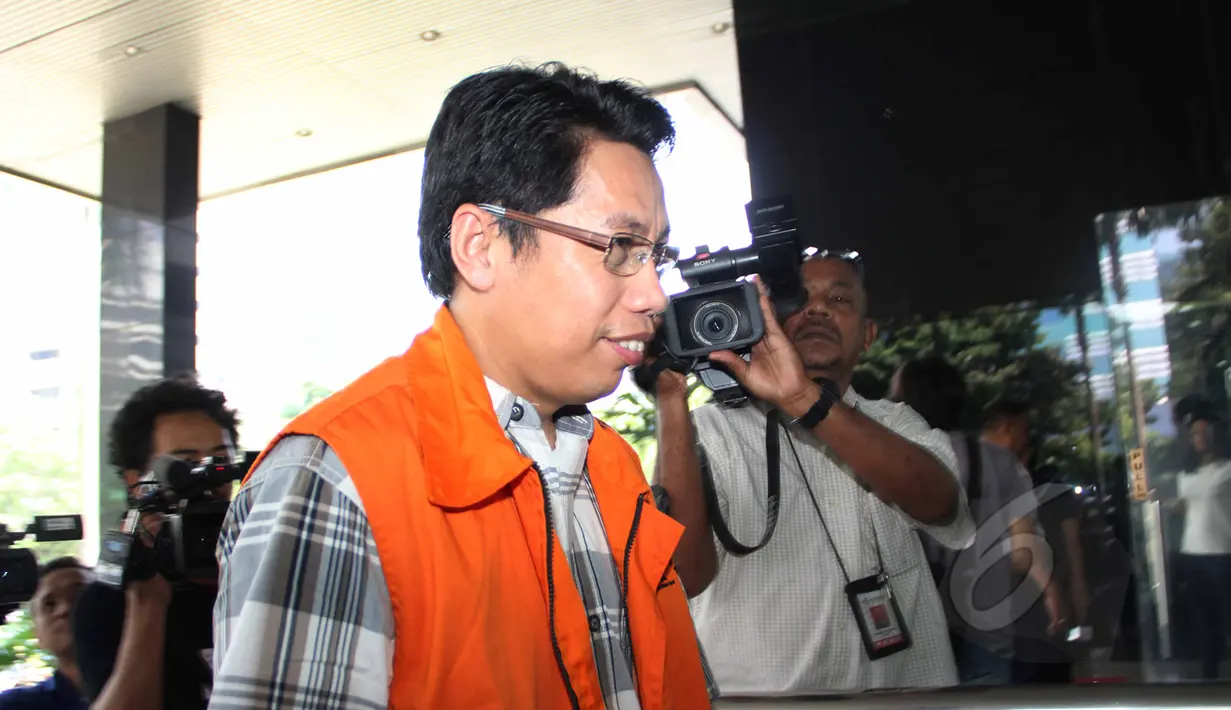 Direktur CV Tri Daya Pratama (TDP) Saipul Jamil saat tiba di Gedung KPK, Jakarta, Senin (23/3/2015). Saipul diperiksa terkait dugaan korupsi pelaksanaan tukar guling tanah antara Pemkot Tegal dan pihak swasta tahun 2012. (Liputan6.com/Helmi Afandi)