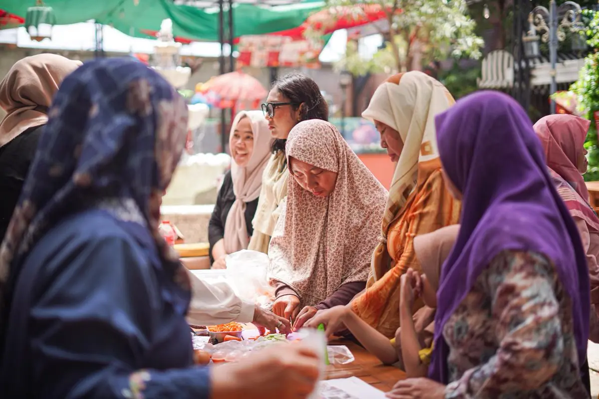 Pelatihan kuliner bertajuk 'Sarapan Viral: Sushi dan Onigiri' di EST Jakarta, Jalan Cililitan Besar, Makasar, Jakarta Timur pada Minggu 9 November 2025.