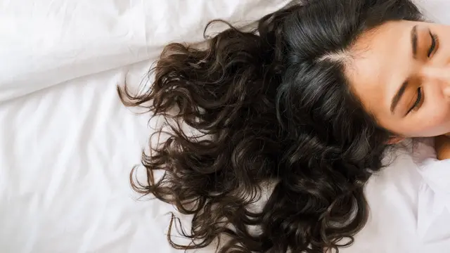 Tips Merawat Rambut Frizzy agar Lebih Mudah Diatur dalam 4 Hari