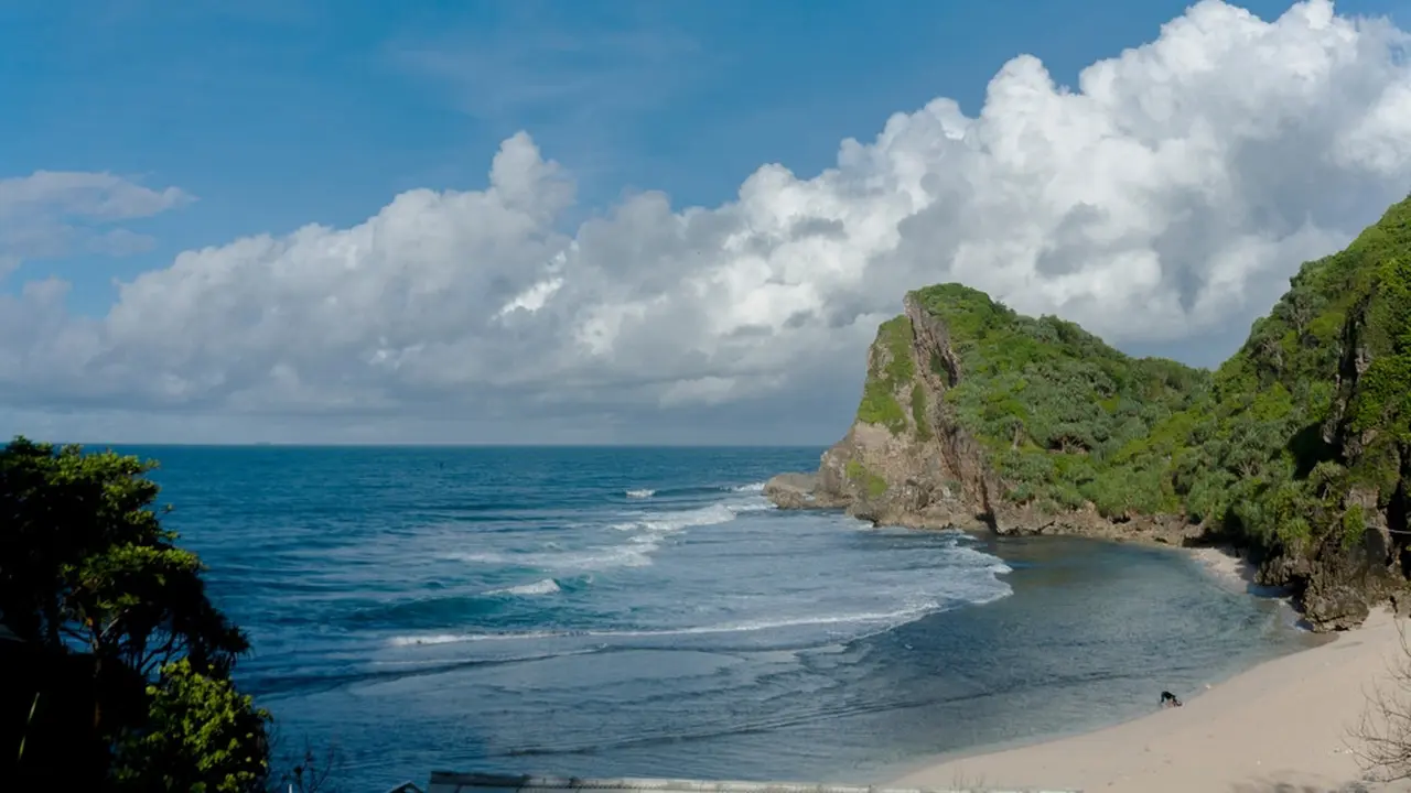 Pantai Ngrenehan.