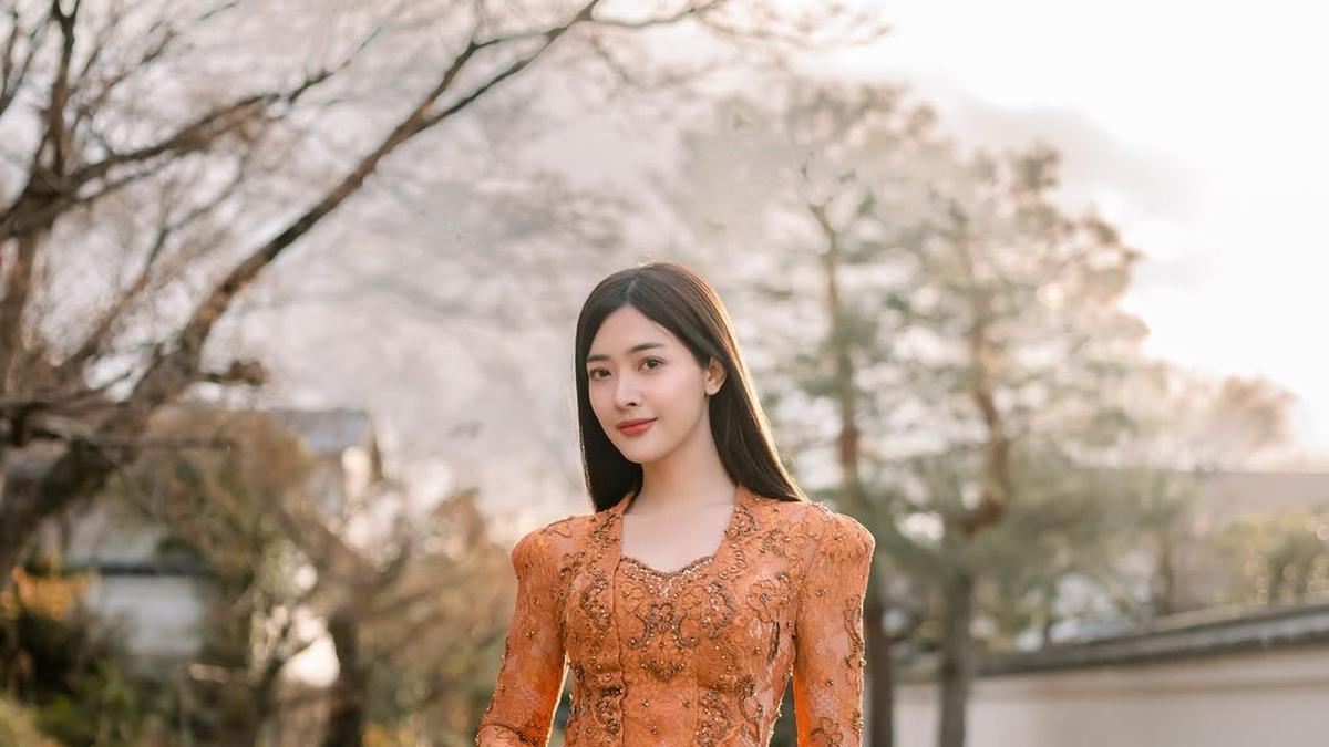 7 Gaya Kebaya Modern ala Dara Sarasvati, Referensi Tampil Stylish dan Elegan